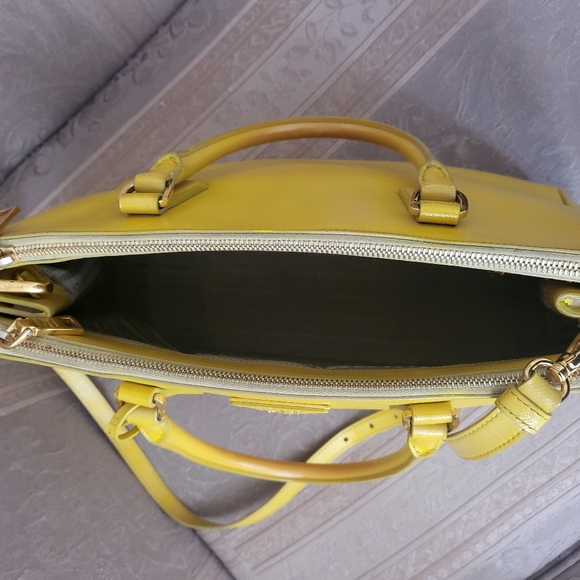 (SOLD)Authentic Prada Galleria Saffiano Leather two way bag - Picture 8 of 16
